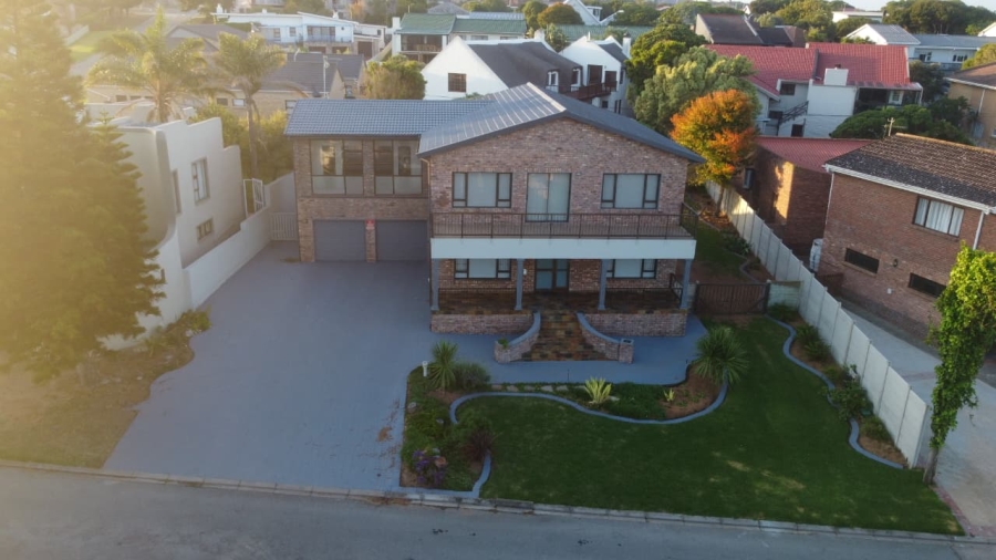 To Let 5 Bedroom Property for Rent in Stilbaai Wes Western Cape